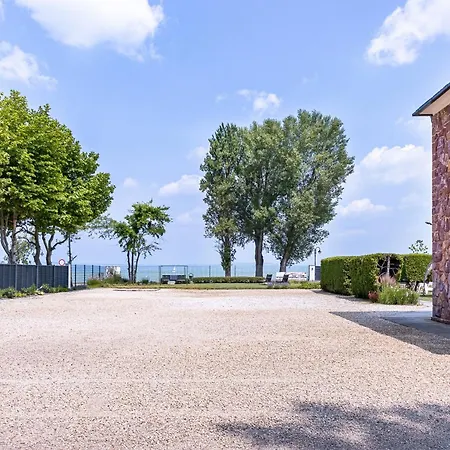 Plage-on Panzio Bed & Breakfast Siófok
