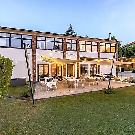 Plage-on Panzio Bed & Breakfast Siofok