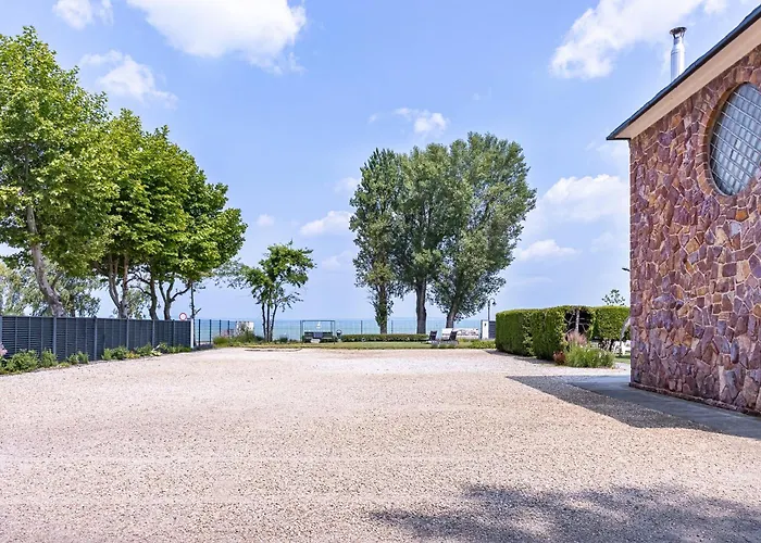 Plage-on Panzio Bed & Breakfast Siófok